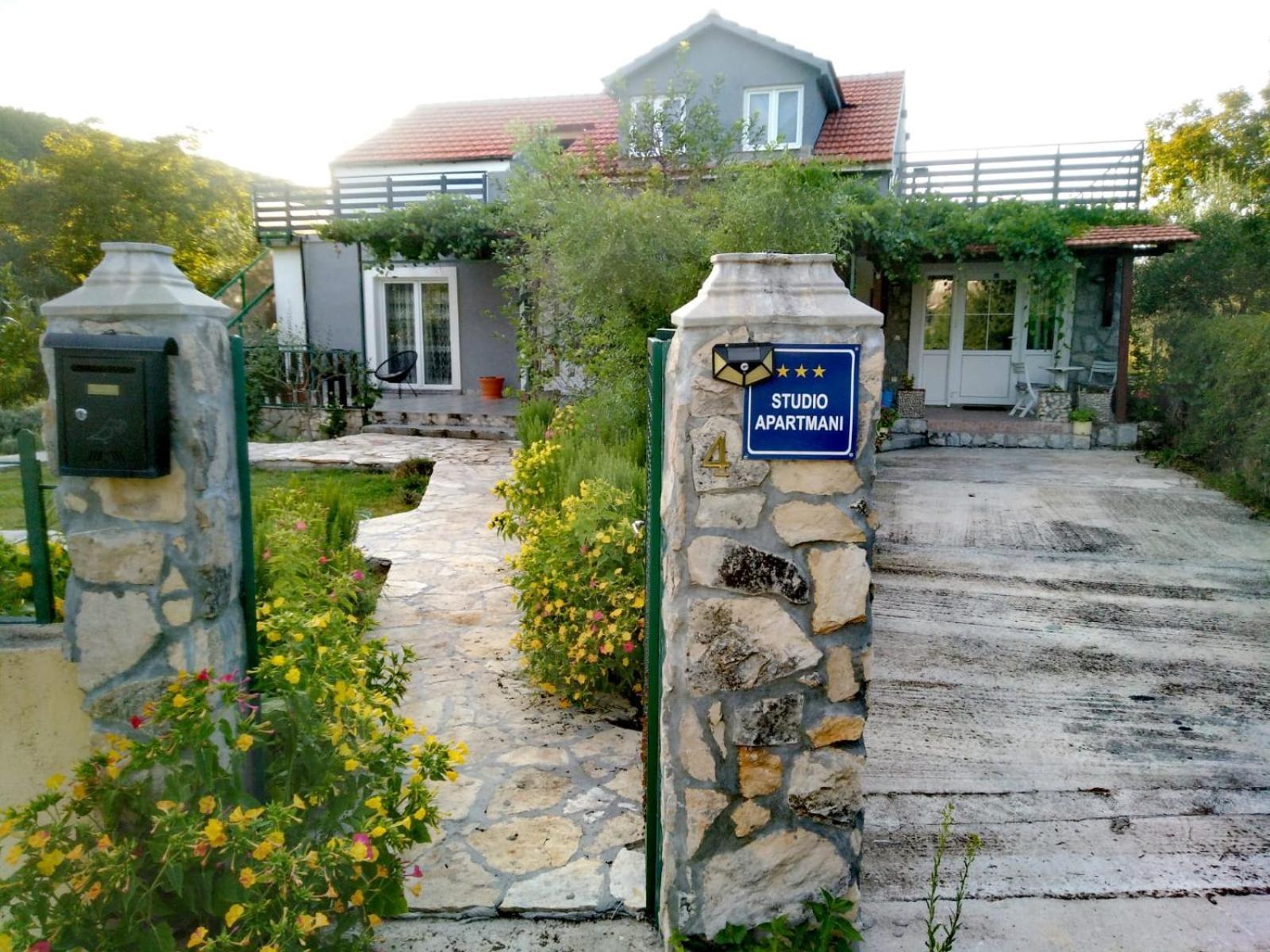 Banin Hotell Skradin Exteriör bild